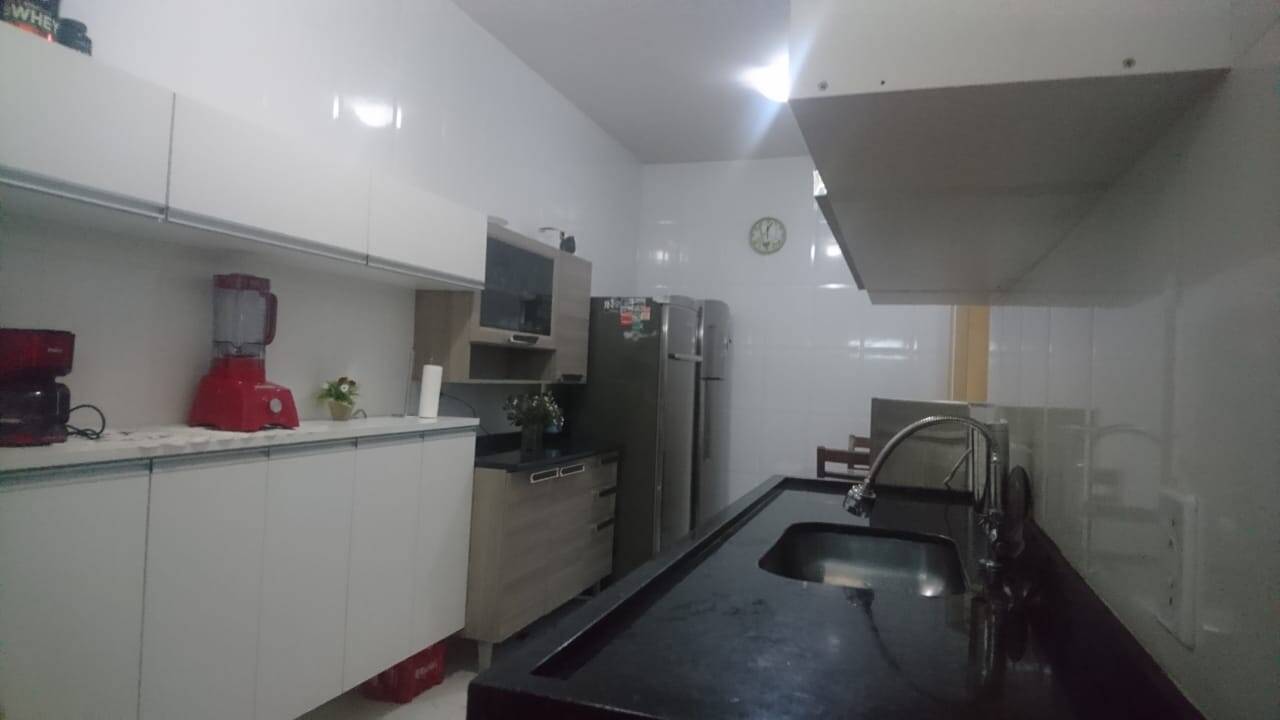 Casa à venda e aluguel com 4 quartos, 100m² - Foto 2