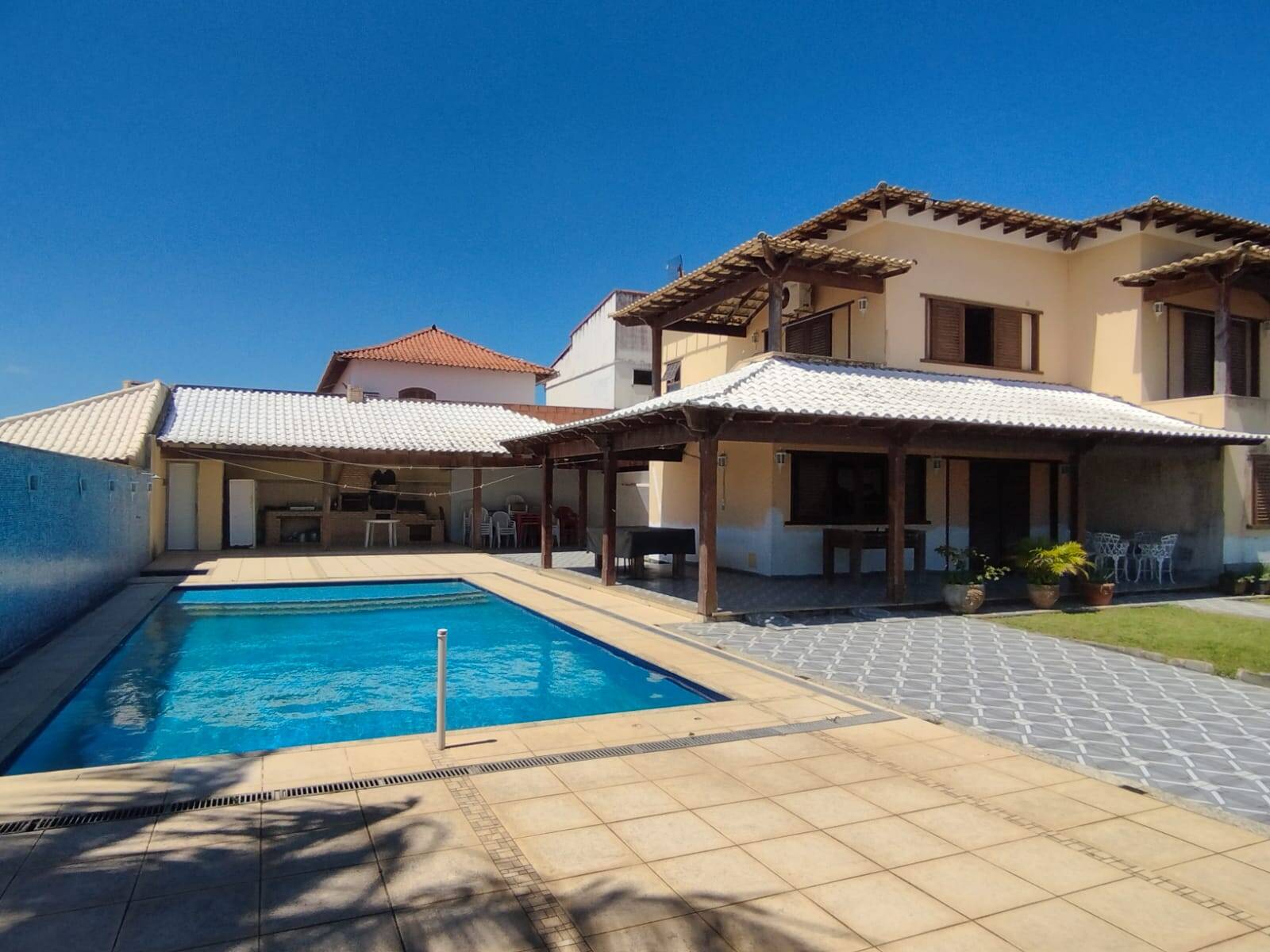 Casa à venda com 4 quartos, 420m² - Foto 2