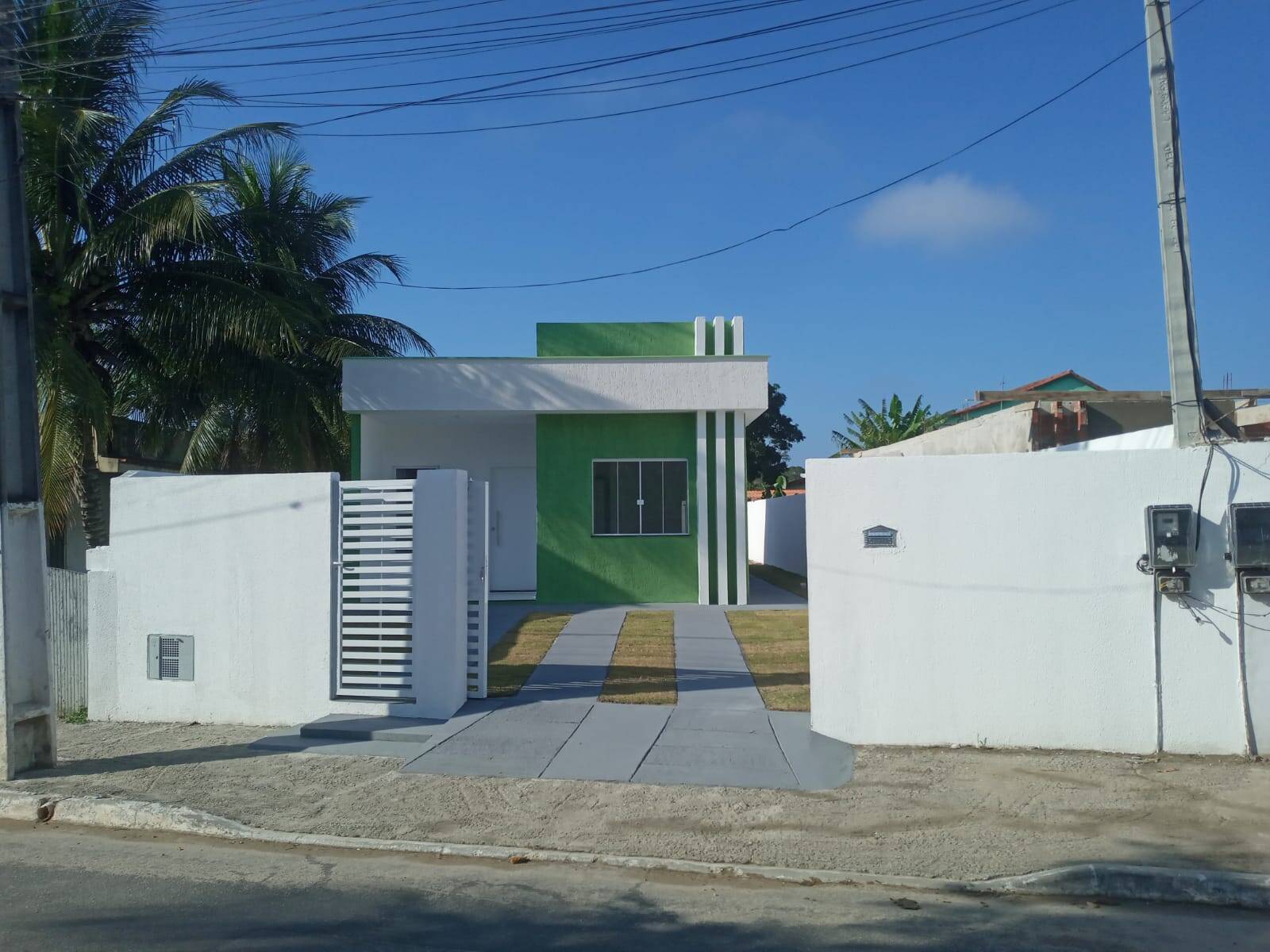 Casa à venda com 2 quartos, 67m² - Foto 1