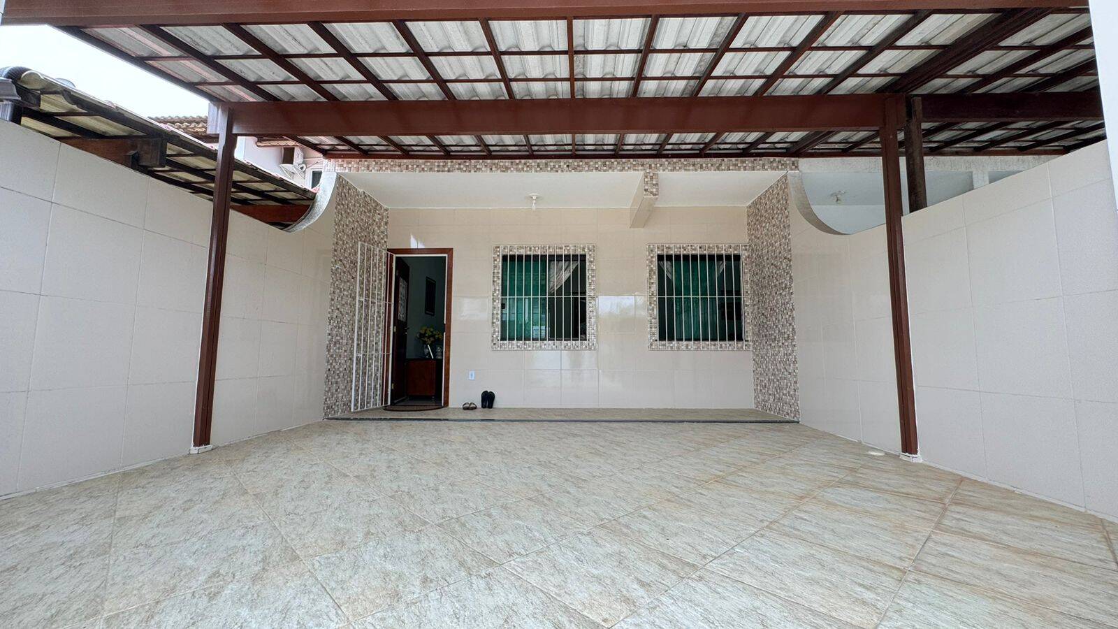 Casa à venda com 2 quartos, 64m² - Foto 1