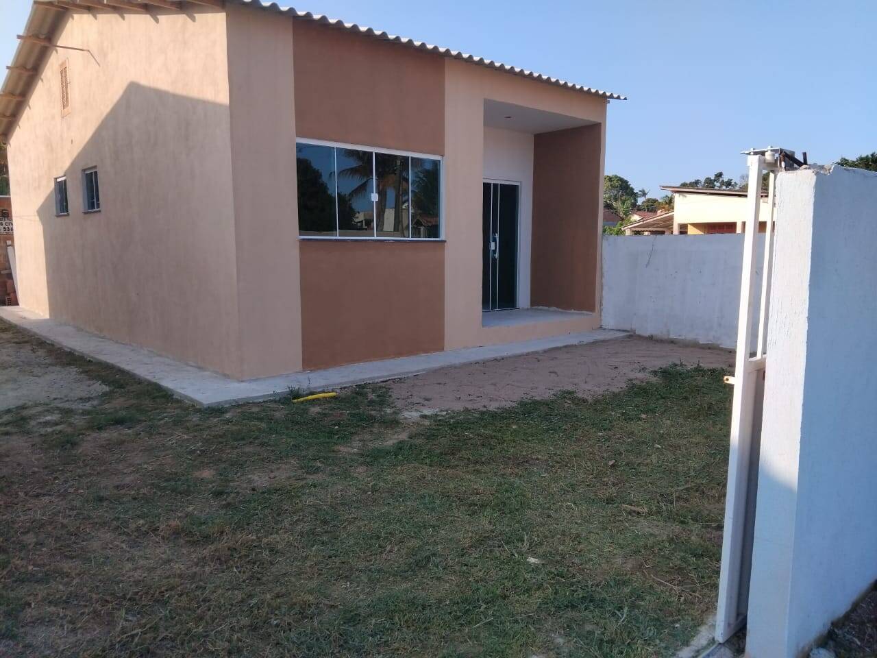 Casa à venda com 2 quartos, 64m² - Foto 1