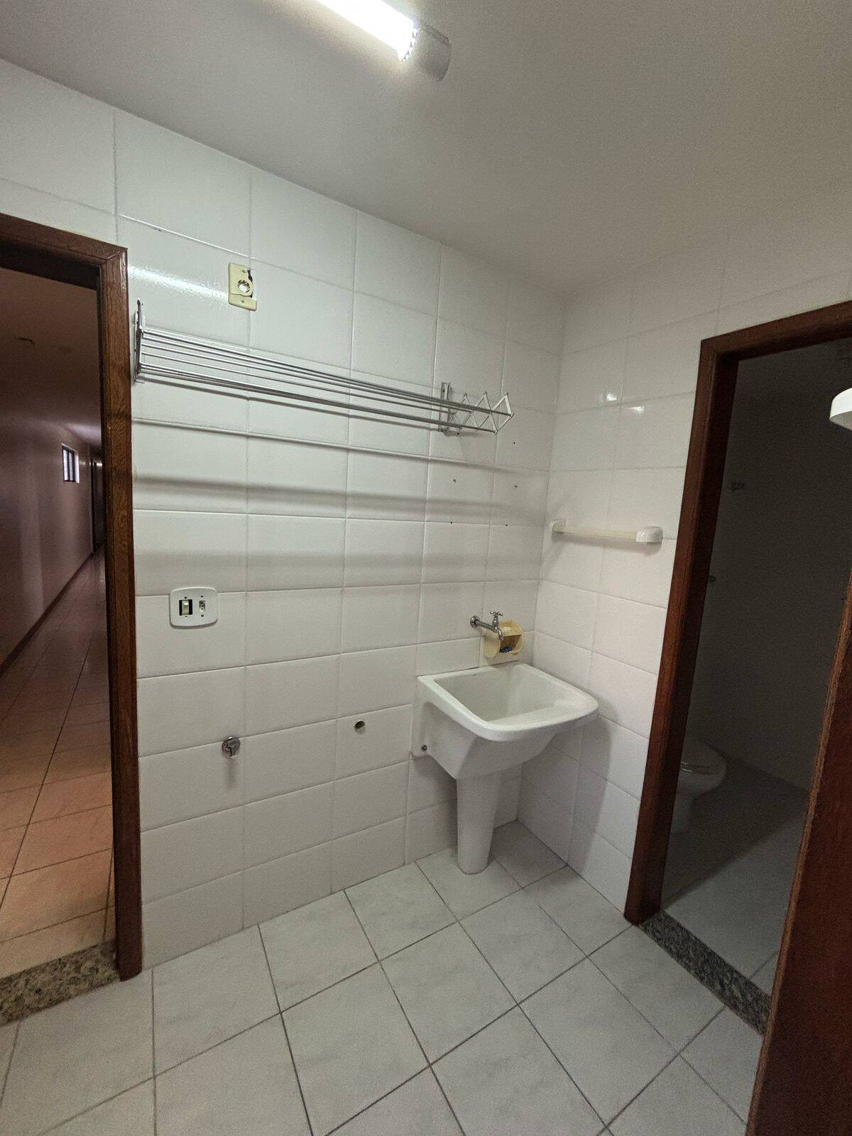 Apartamento para alugar com 3 quartos, 110m² - Foto 12